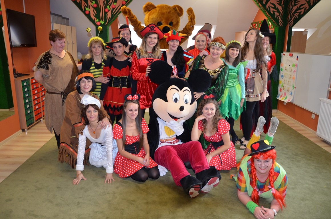 kadra w strojach z postaci z bajek