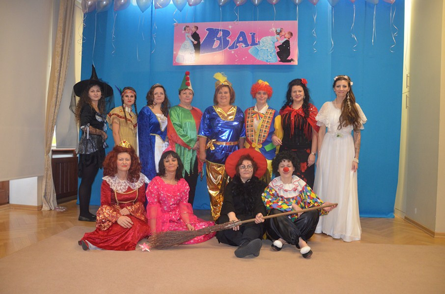 kadra w strojach karnawałowych