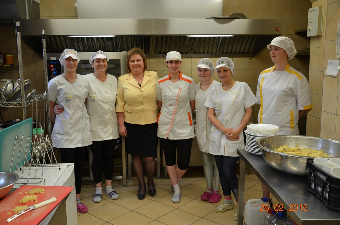 dyrektor z kucharkami