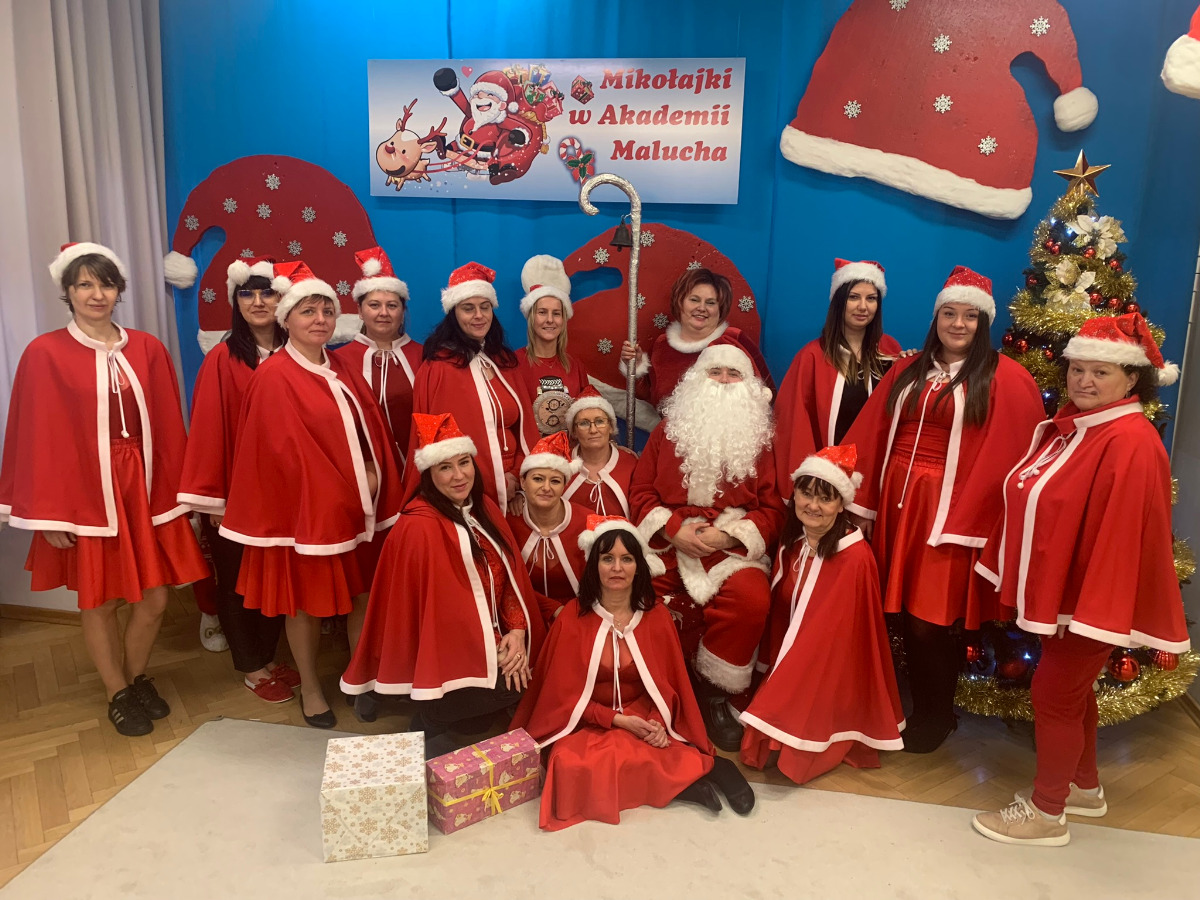 kadra w strojach mikołajowych