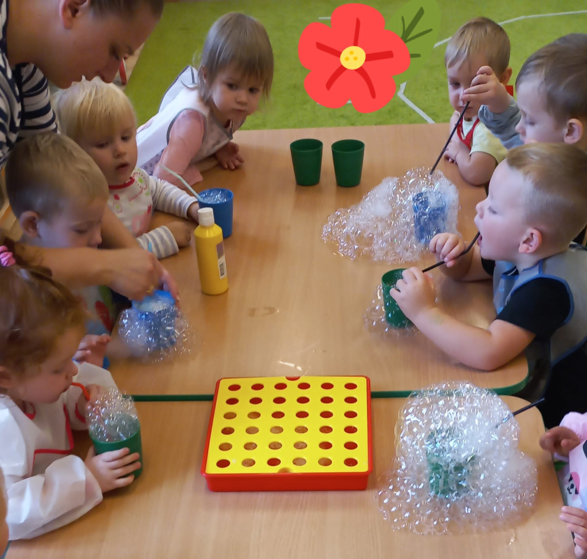 dzieci ćwiczą oddech wykorzystując bańki mydlane