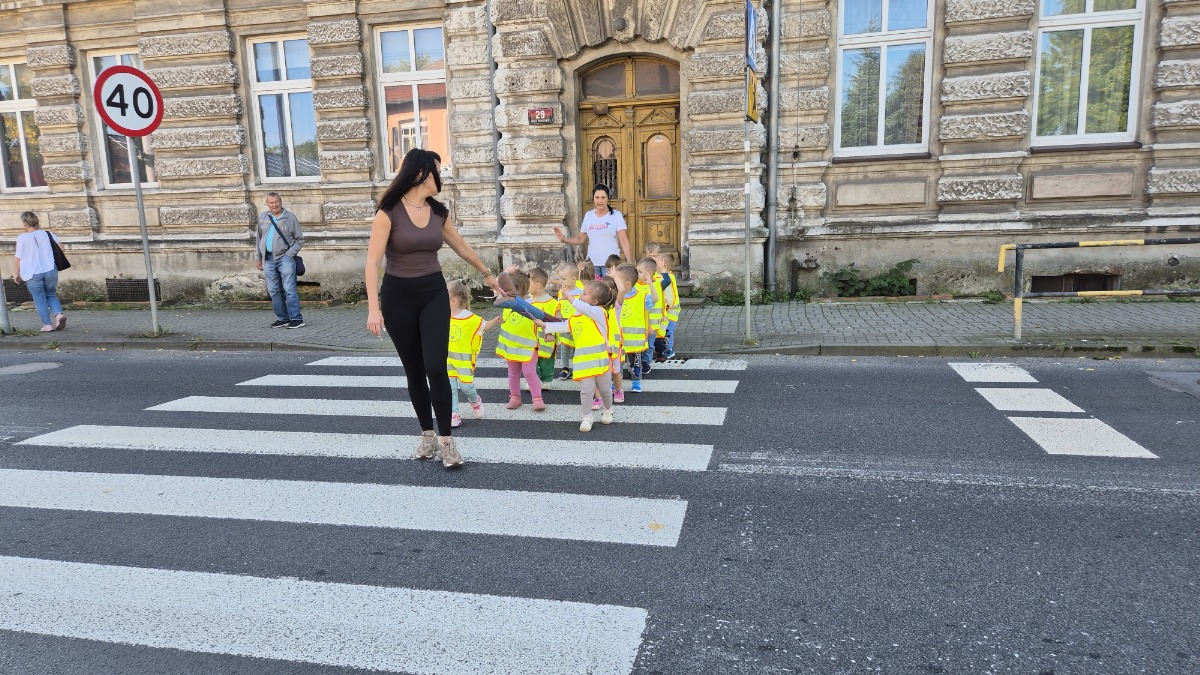 przejście przez pasy